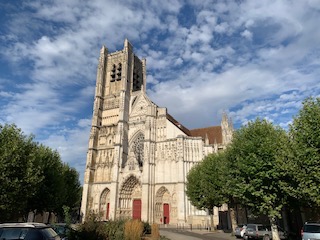 Wohnmobiltour in Richtung Pyrenäen Kathedrale Auxerre